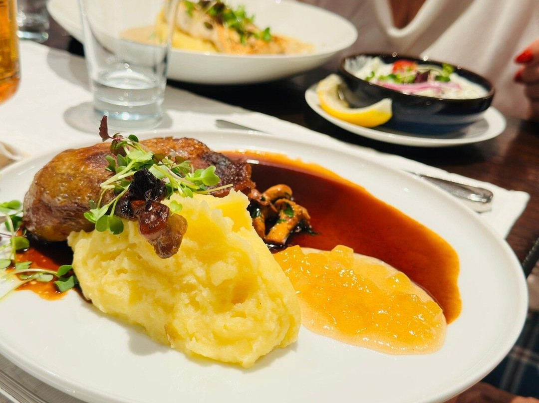 蓝舒弗庄园酒店主图