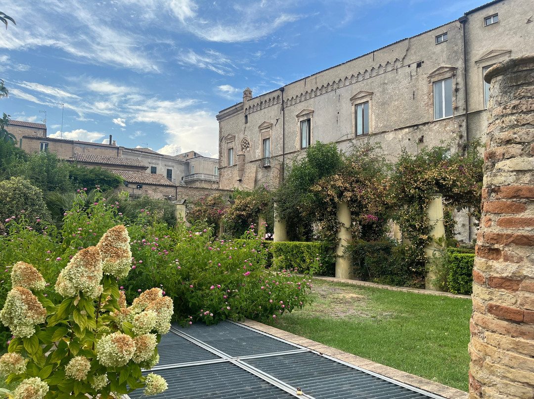 Palazzo d'Avalos - Musei Civici-瓦斯托必去景点
