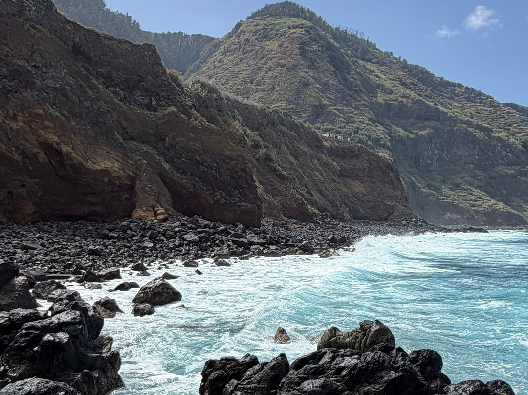 Porto Moniz Natural Swimming Pools-莫尼什港必去景点