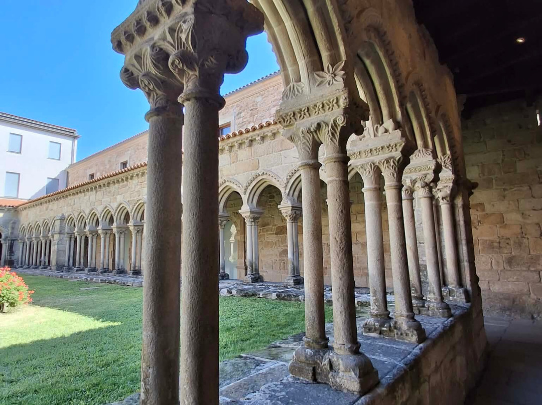 Claustro de San Francisco-奥伦塞省必去景点