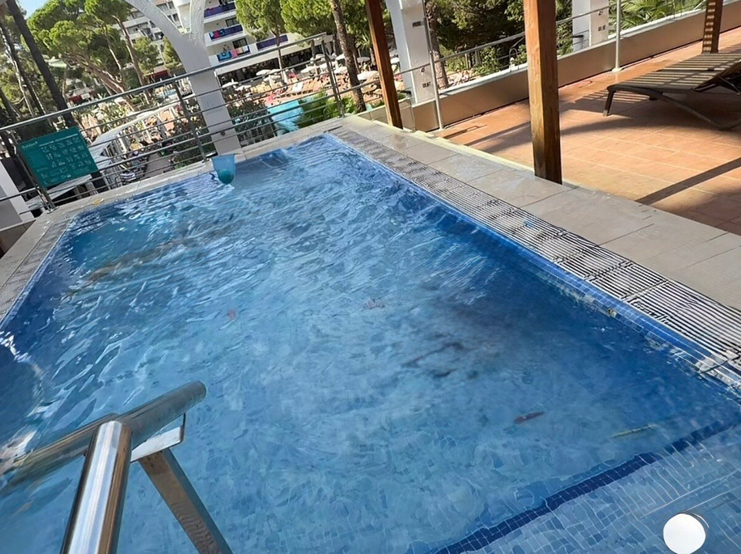 萨鲁港水疗黄金酒店主图