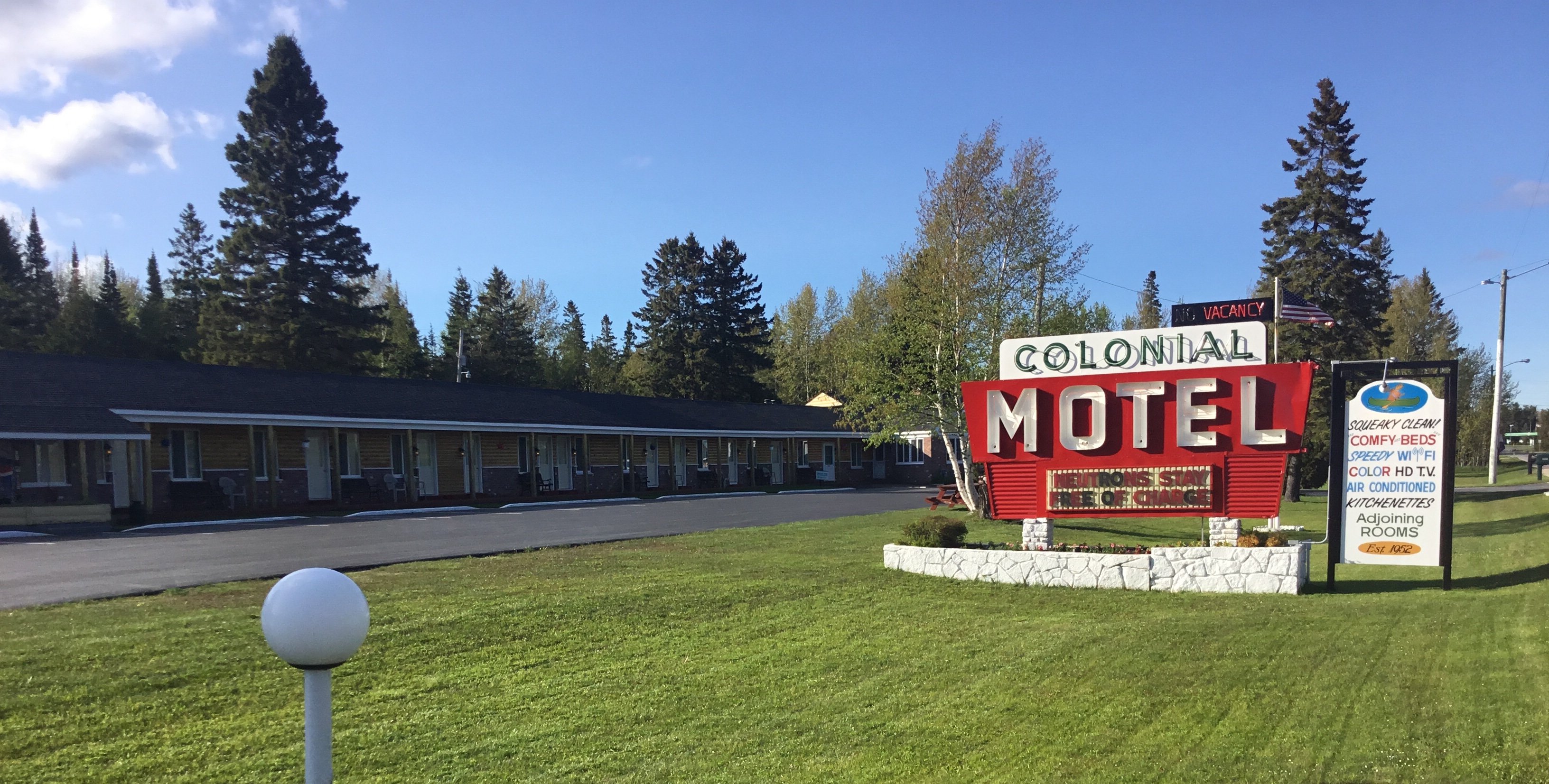 Colonial Motel-官方