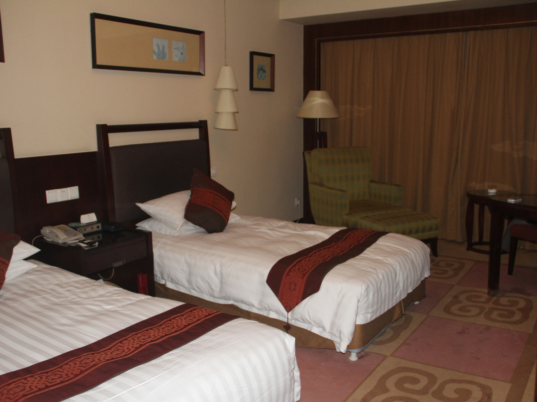 陆羽山庄度假酒店主图