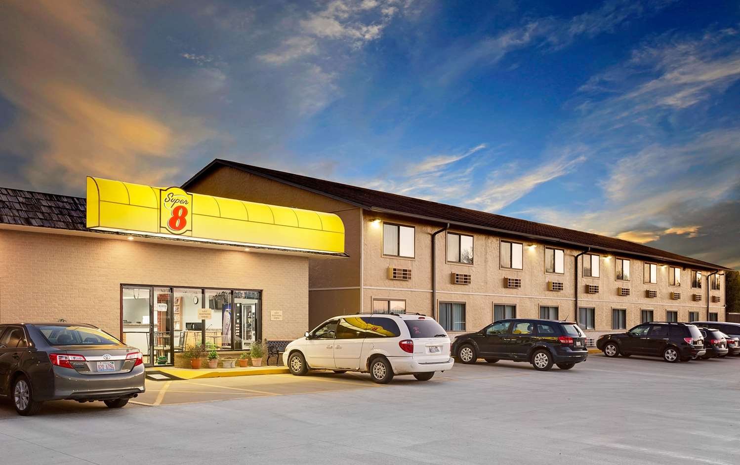 Super 8 by Wyndham Macomb-官方
