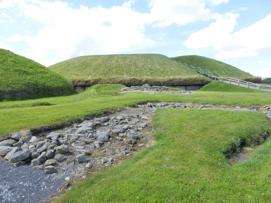 Knowth Megalithic Passage Tomb景点图片