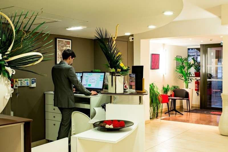 乐榭莱昂酒店