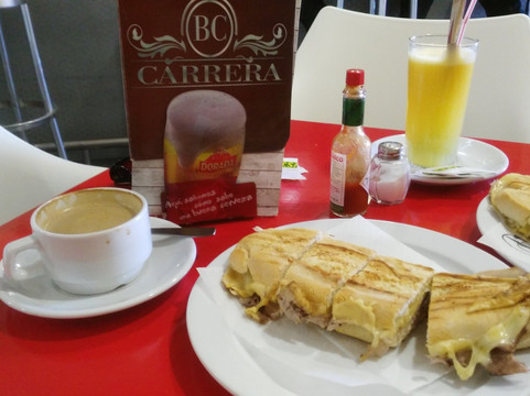 La Victoria de Acentejo餐馆和美食-Bar Cafetería Carrera