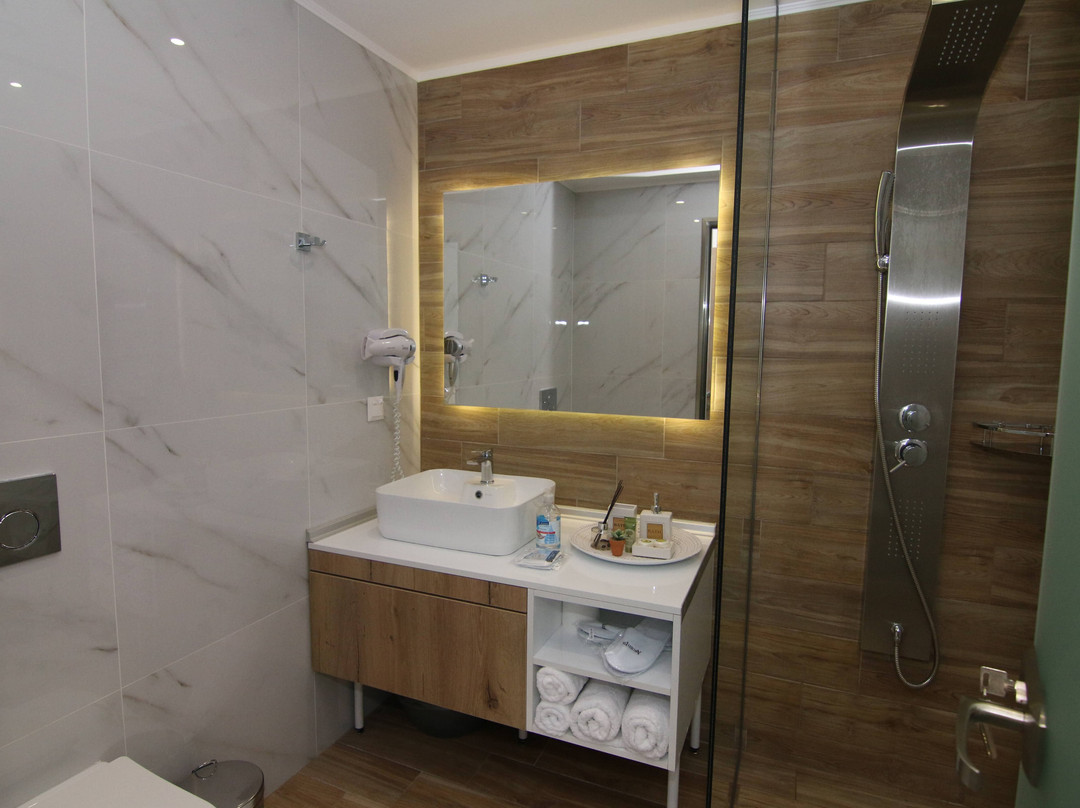 Lakones Deluxe Suites
