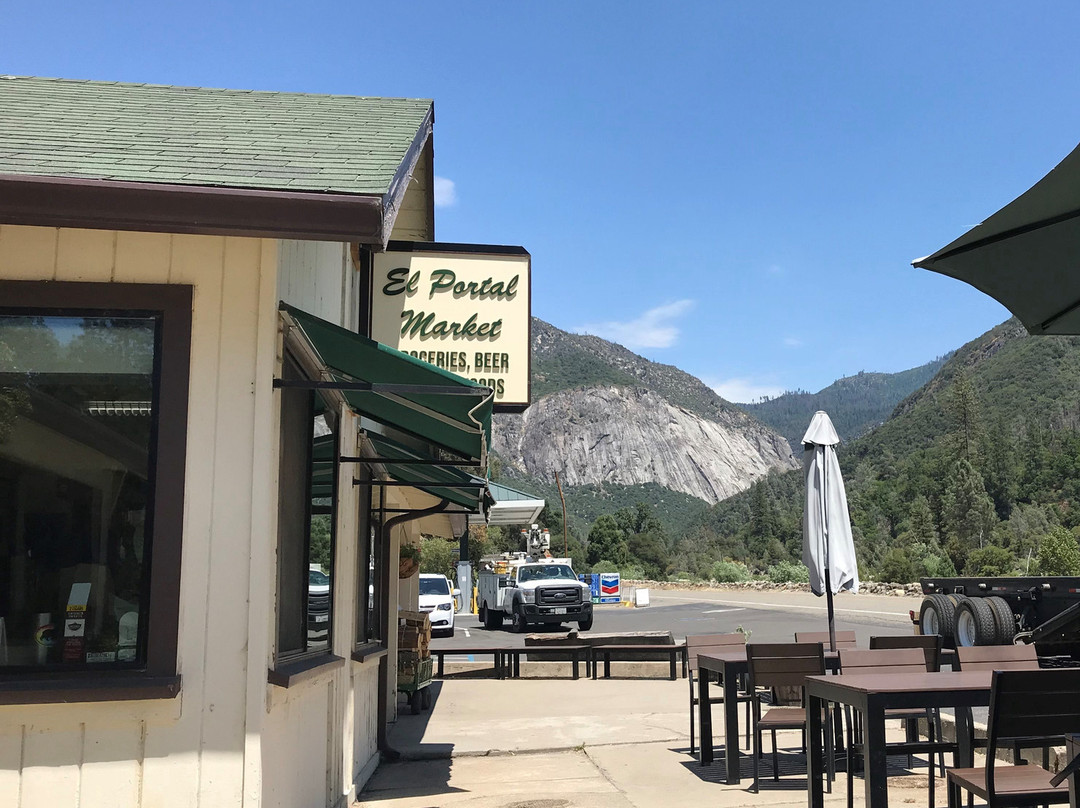 埃尔波特尔旅游景点-El Portal Market