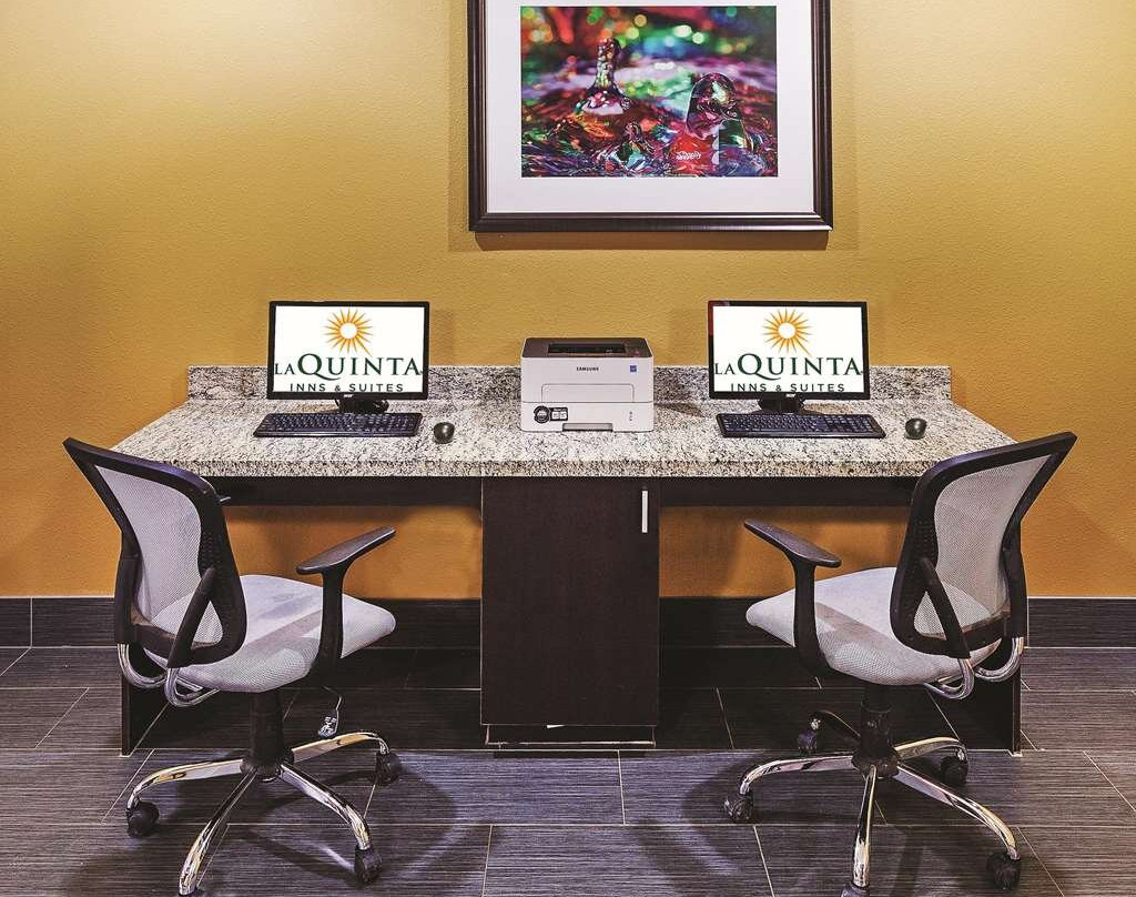 乔丹顿普莱森顿拉昆塔温德姆套房酒店主图