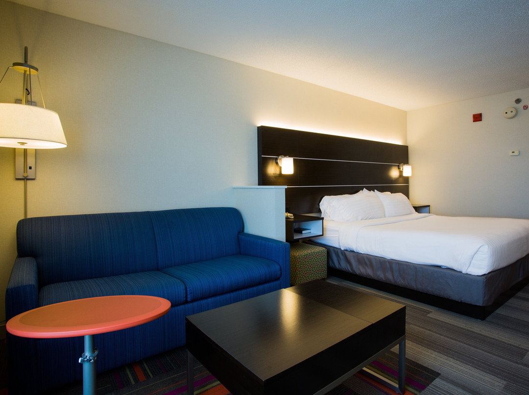 Holiday Inn Express & Suites Reading Airport, an IHG hotel主图