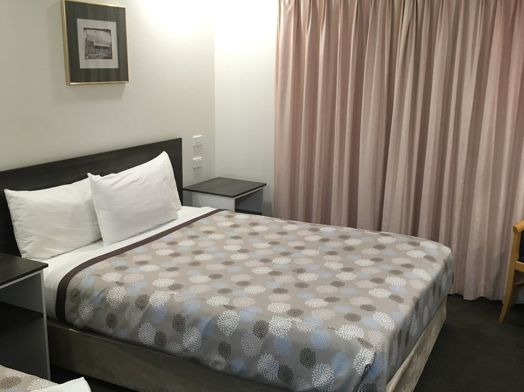 Ten Dollar Town Motel主图