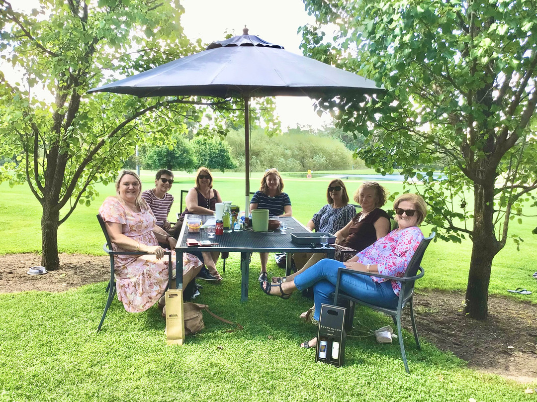 Jayne's COUNTRY CRUISERS-马奇必去景点