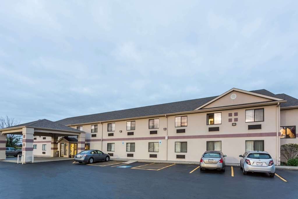 Super 8 by Wyndham Yorkville主图