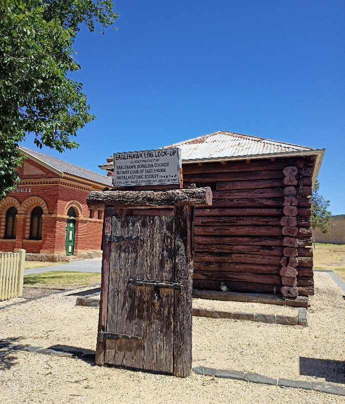 Eaglehawk Log Lock Up-Eaglehawk必去景点