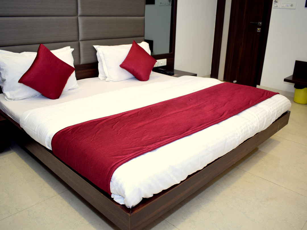 Hotel Sunrise Palace by Sky Stays主图