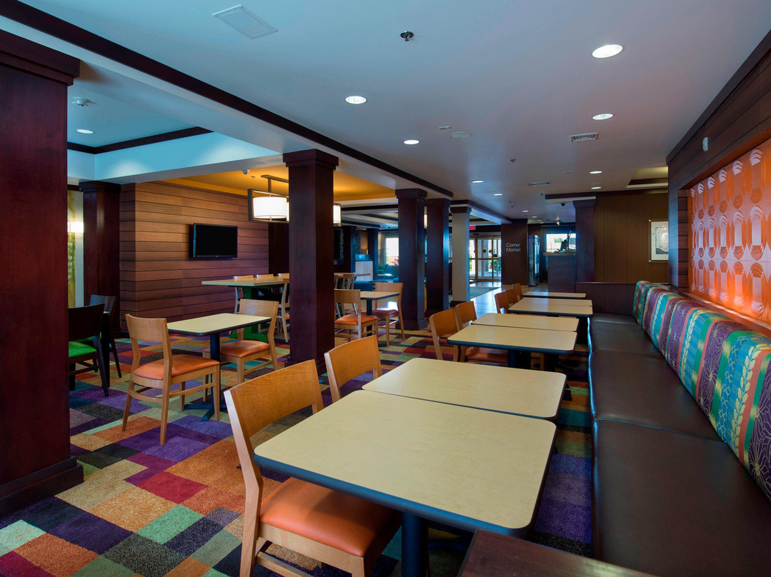 蒂夫顿费尔菲尔德客栈及套房酒店主图