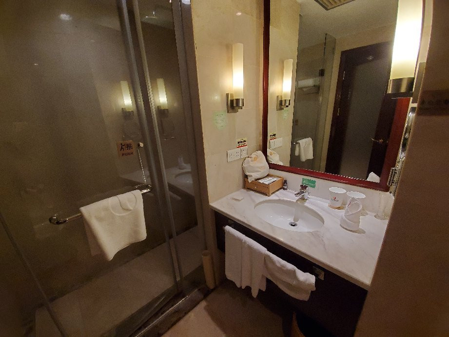 武当山建国饭店主图