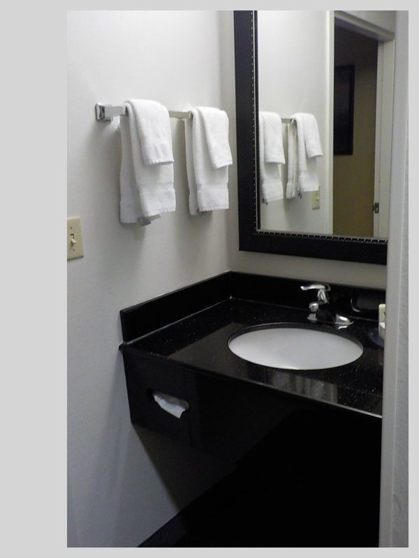 Fairfield by Marriott Inn & Suites Charlottesville North-浴室