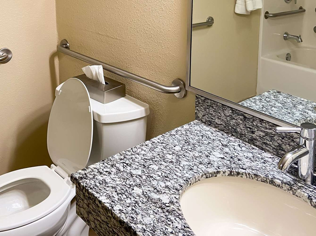 Comfort Suites Pittsburgh Airport主图