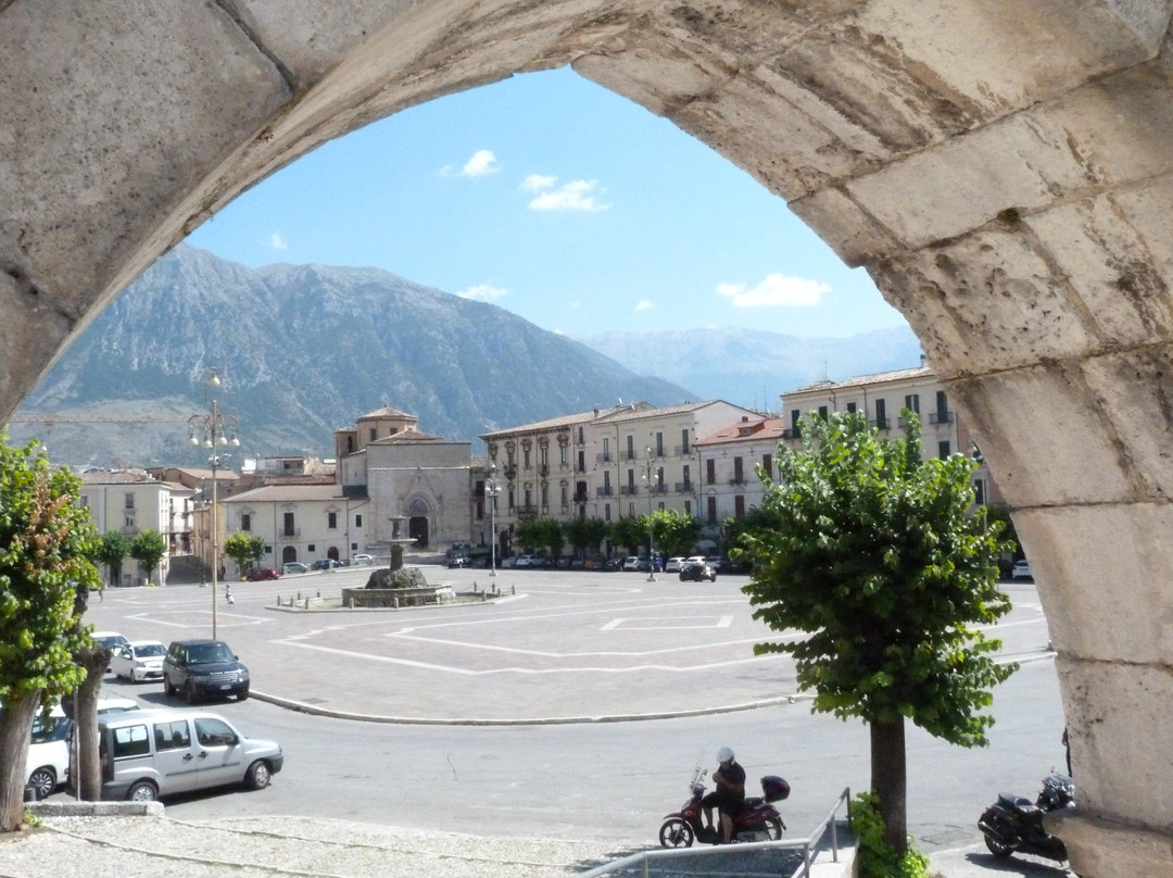 Piazza Garibaldi-苏尔莫纳必去景点