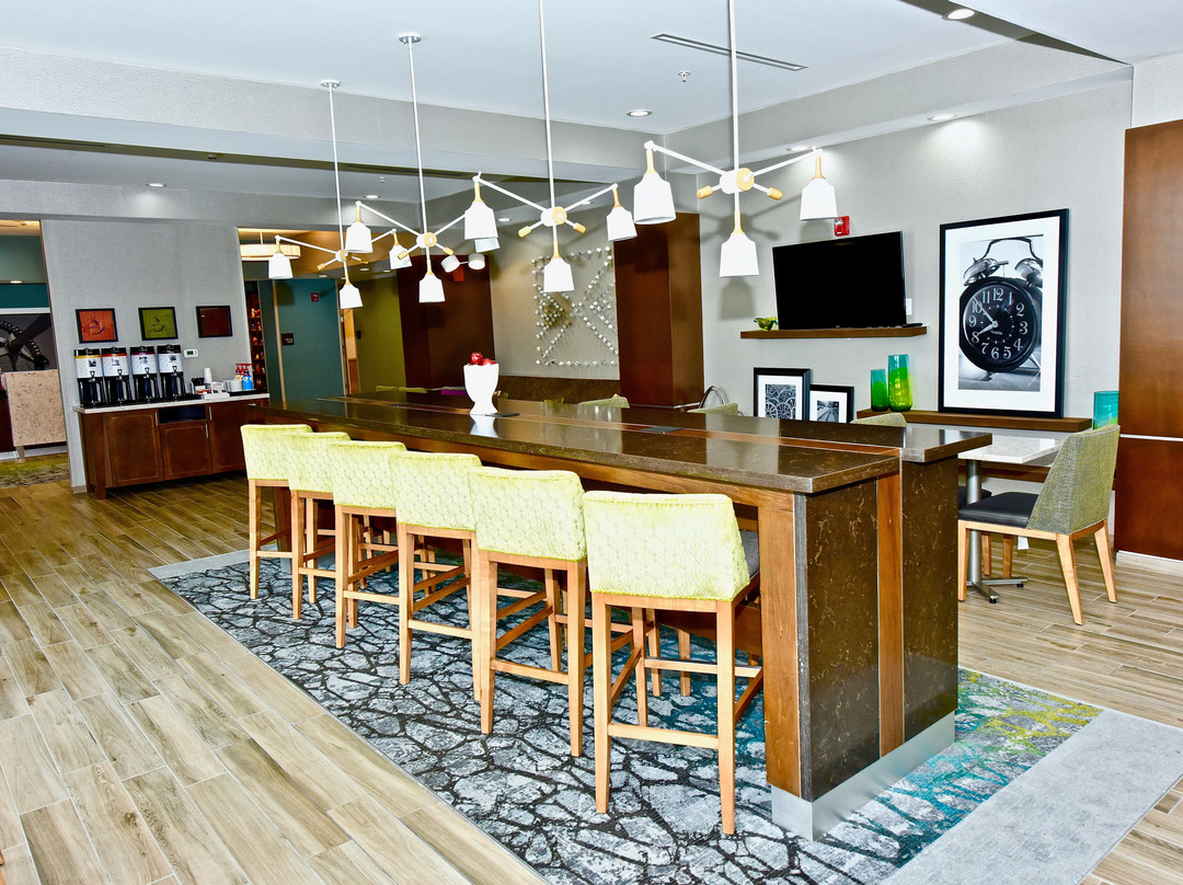 Hampton Inn Kirksville主图