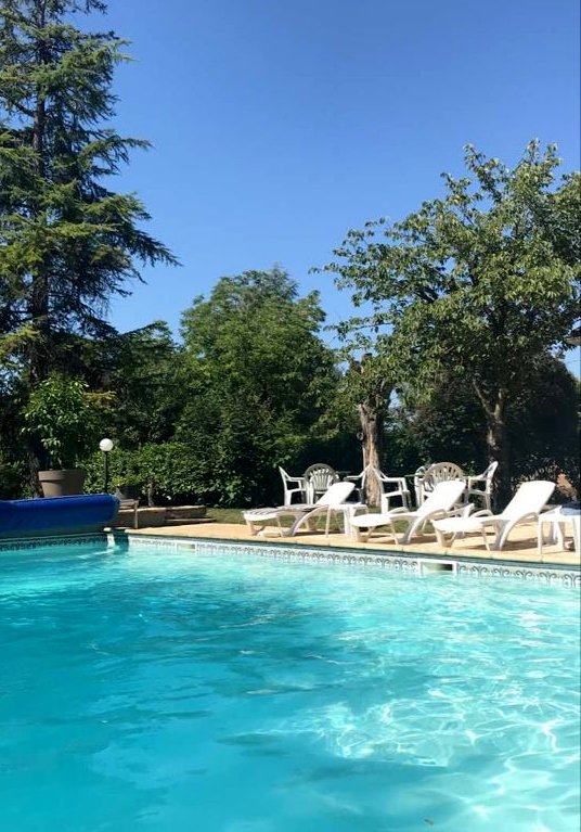 Logis Relais du Quercy-泳池