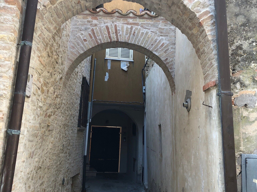 Arco Del Duecento景点图片