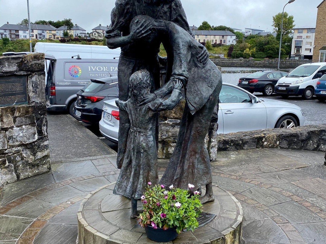 The Famine Family Memorial景点图片