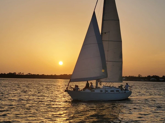 Back Bay Sailing Adventures-橙色海湾必去景点