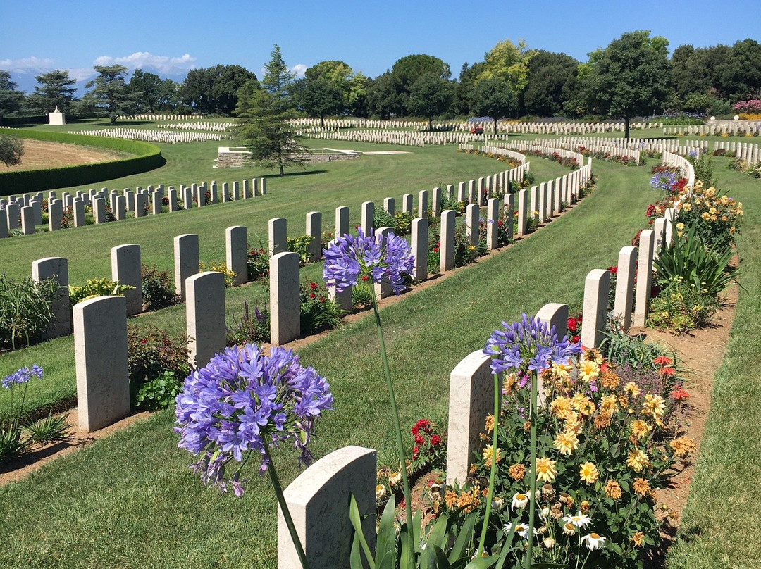 Sangro River War Cemetery景点图片