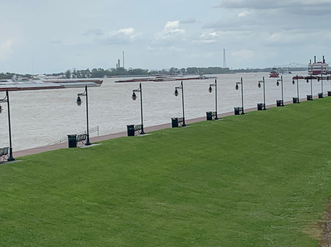 Riverfront Plaza-巴吞鲁日必去景点