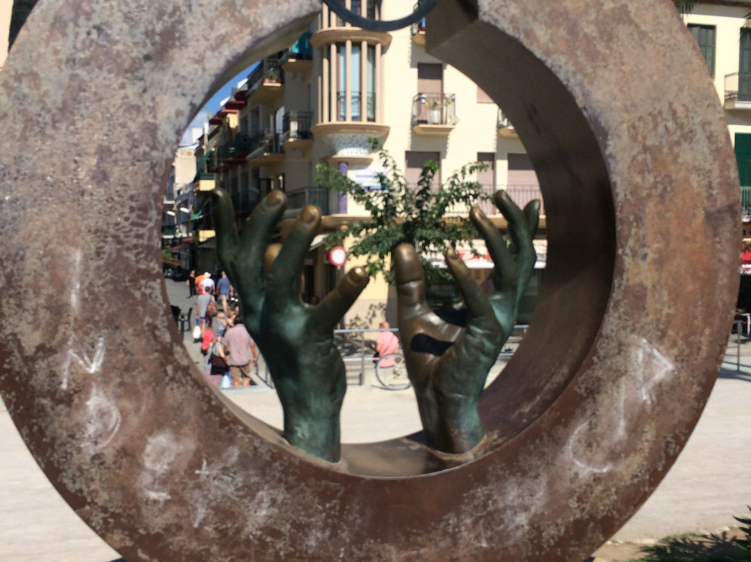 Monumento a Bacardi-锡切斯必去景点