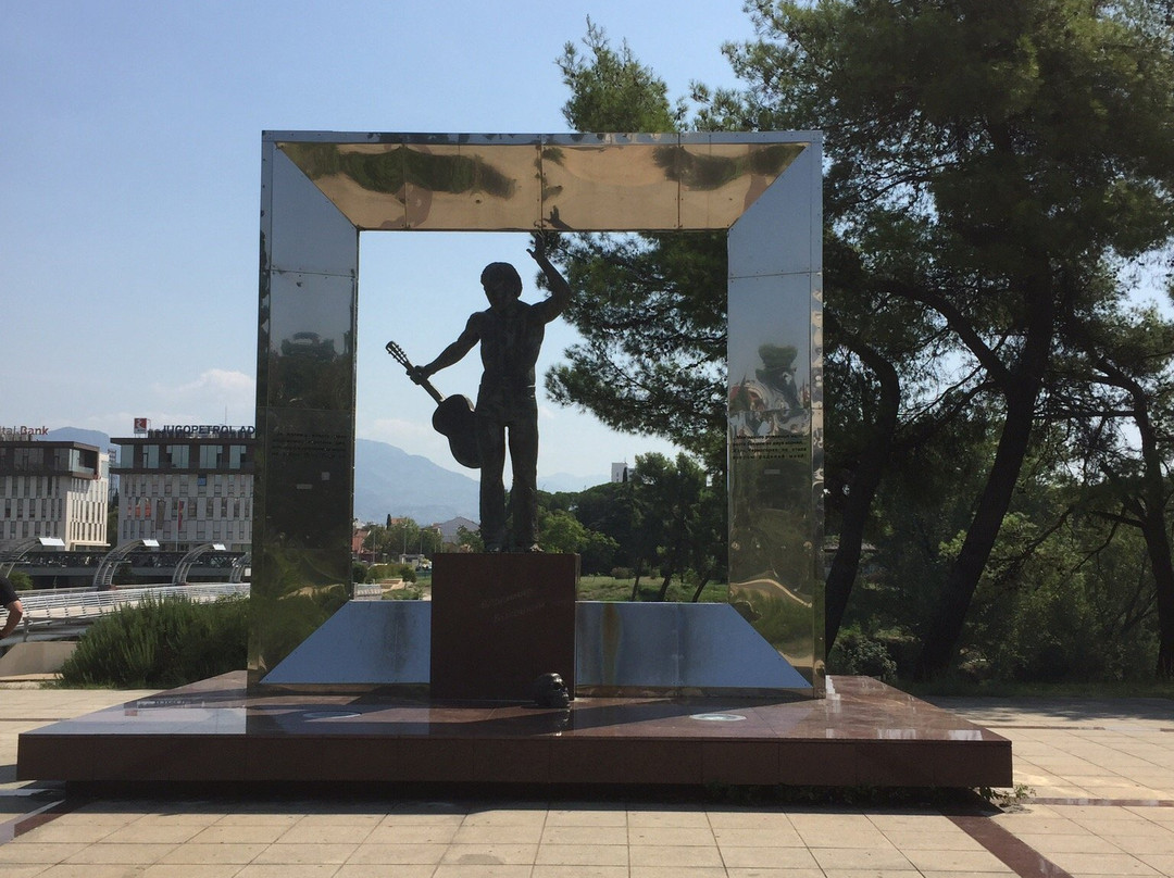 Vladimir Vysotsky Monument-波德戈里察必去景点
