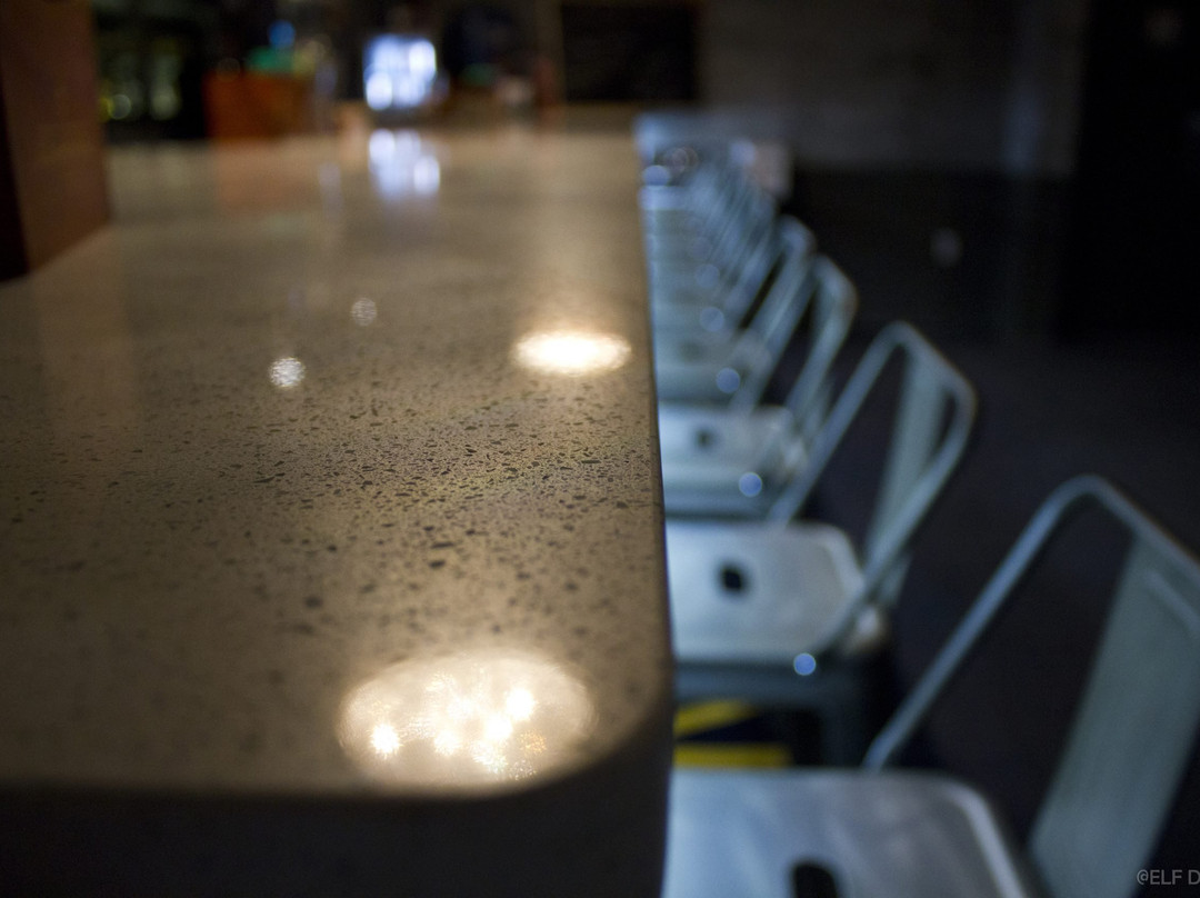 Camrose Le Chateau Hotel主图