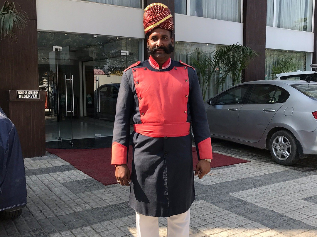 普什别墅酒店主图