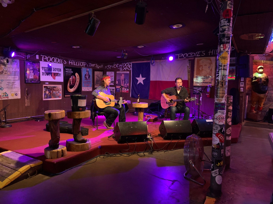 Spicewood餐馆和美食-Poodies Hilltop Bar & Grill