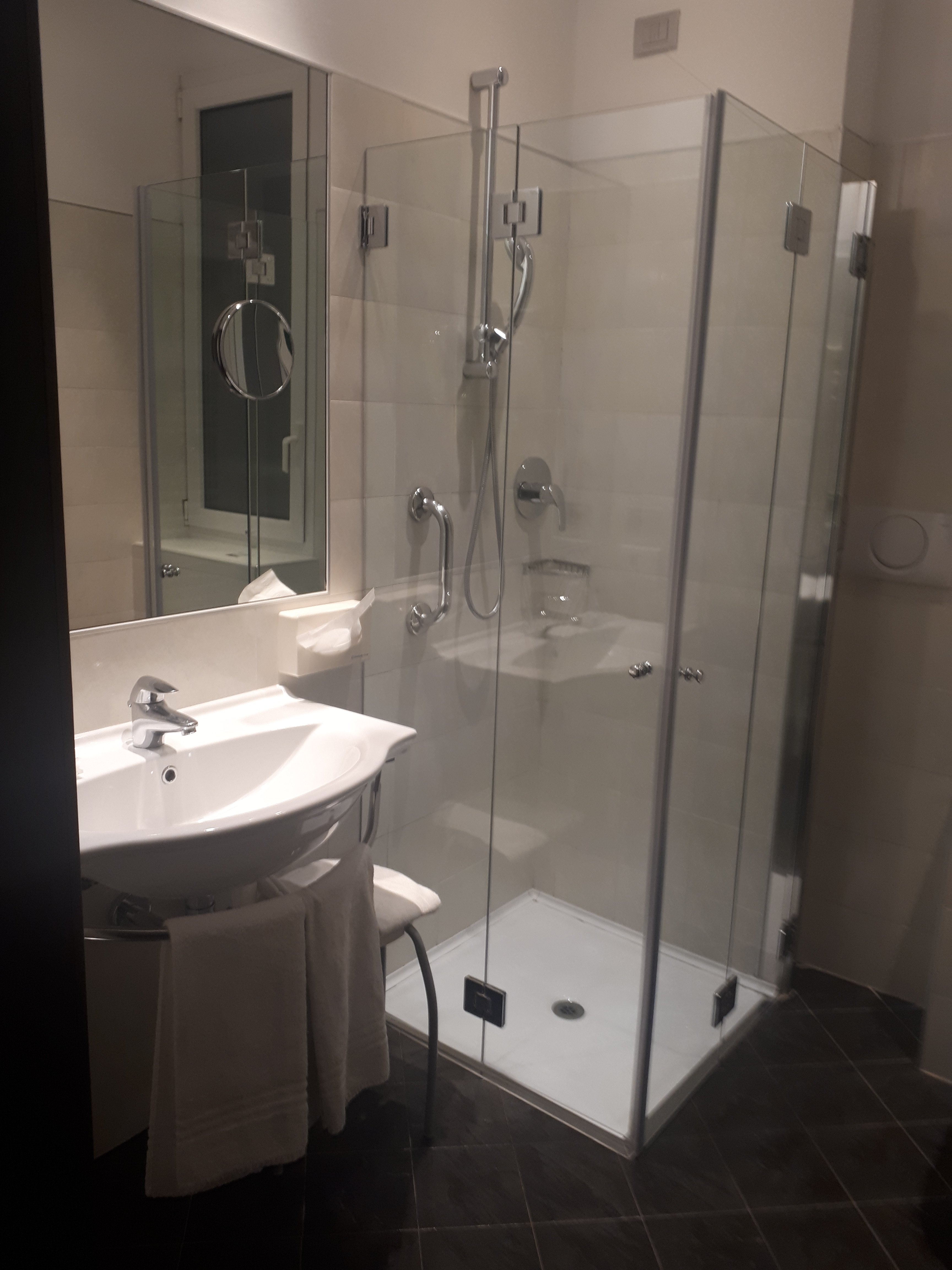 卡德国际酒店-浴室