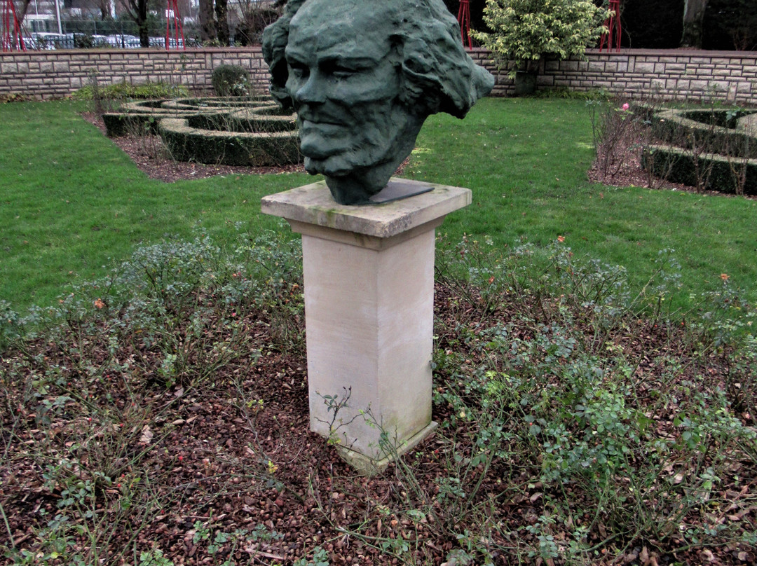 Buste Honoré Daumier-Aulnay-sous-Bois必去景点