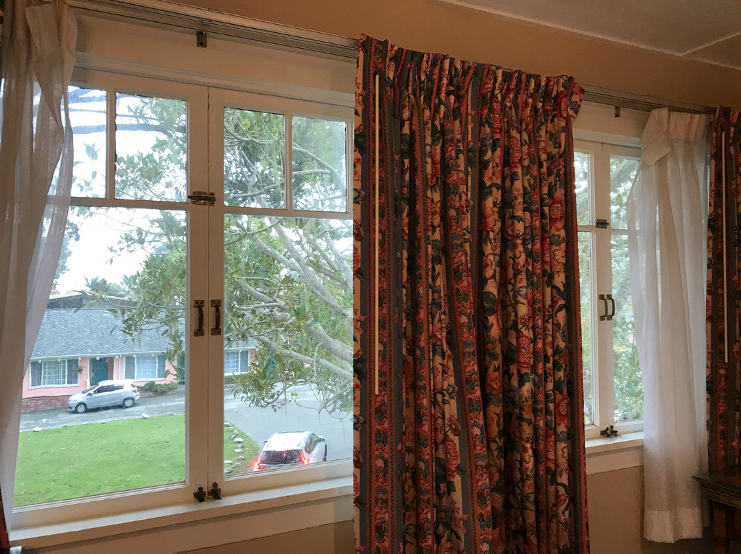 蝴蝶格罗夫旅馆主图