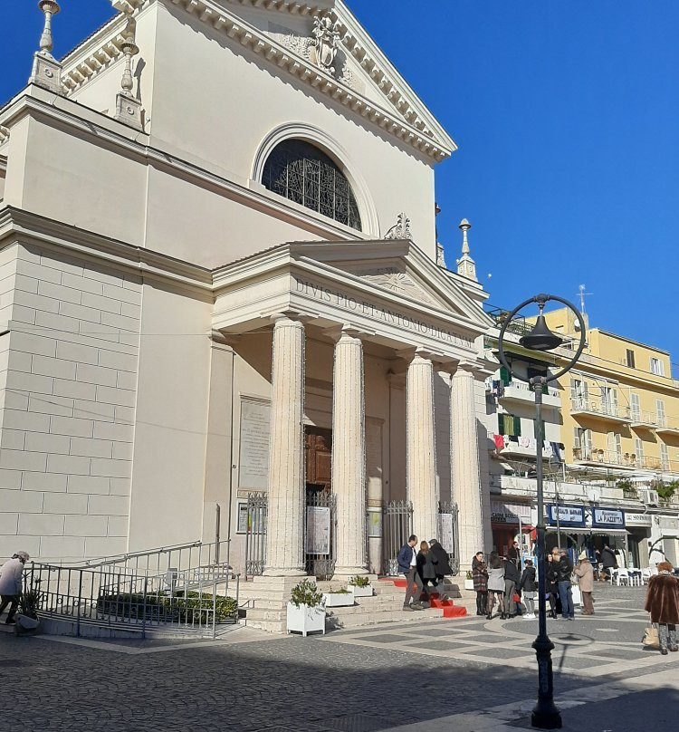 Chiesa dei Santi Pio e Antonio-安济奥必去景点