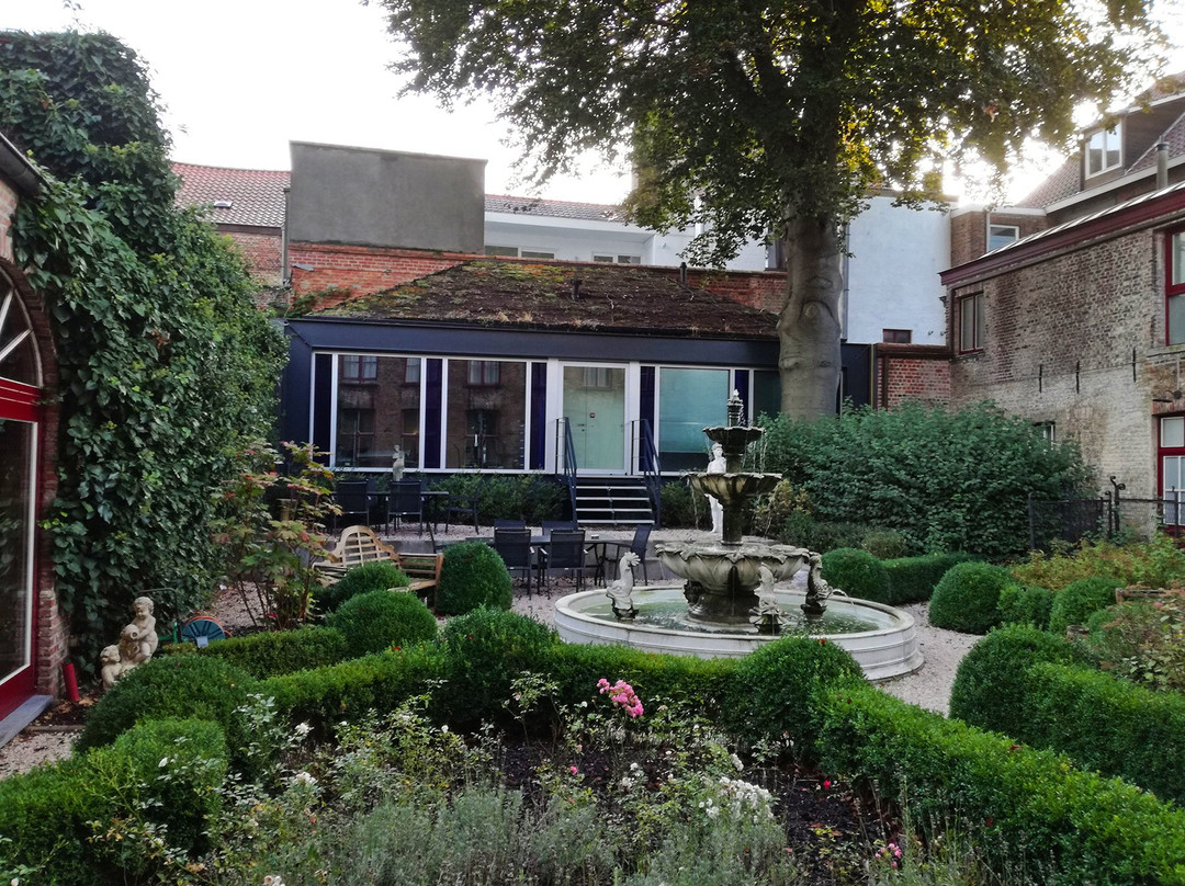 吉昂布日拖酒店-小型优雅酒店主图