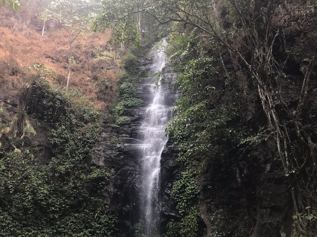 Dlundung Waterfalls景点图片