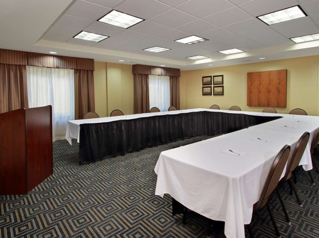 温菲尔德希尔顿恒庭酒店主图