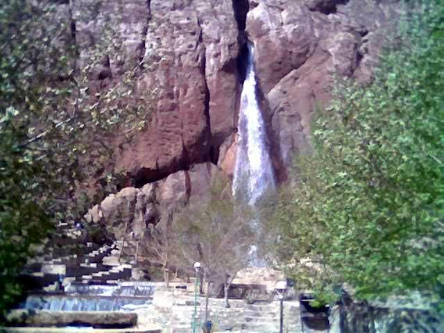 Semirom Waterfall景点图片