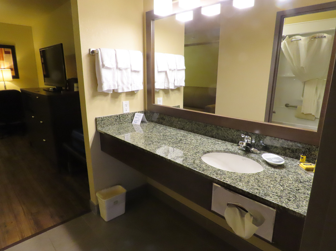 贝斯维斯特圣约翰套房酒店主图