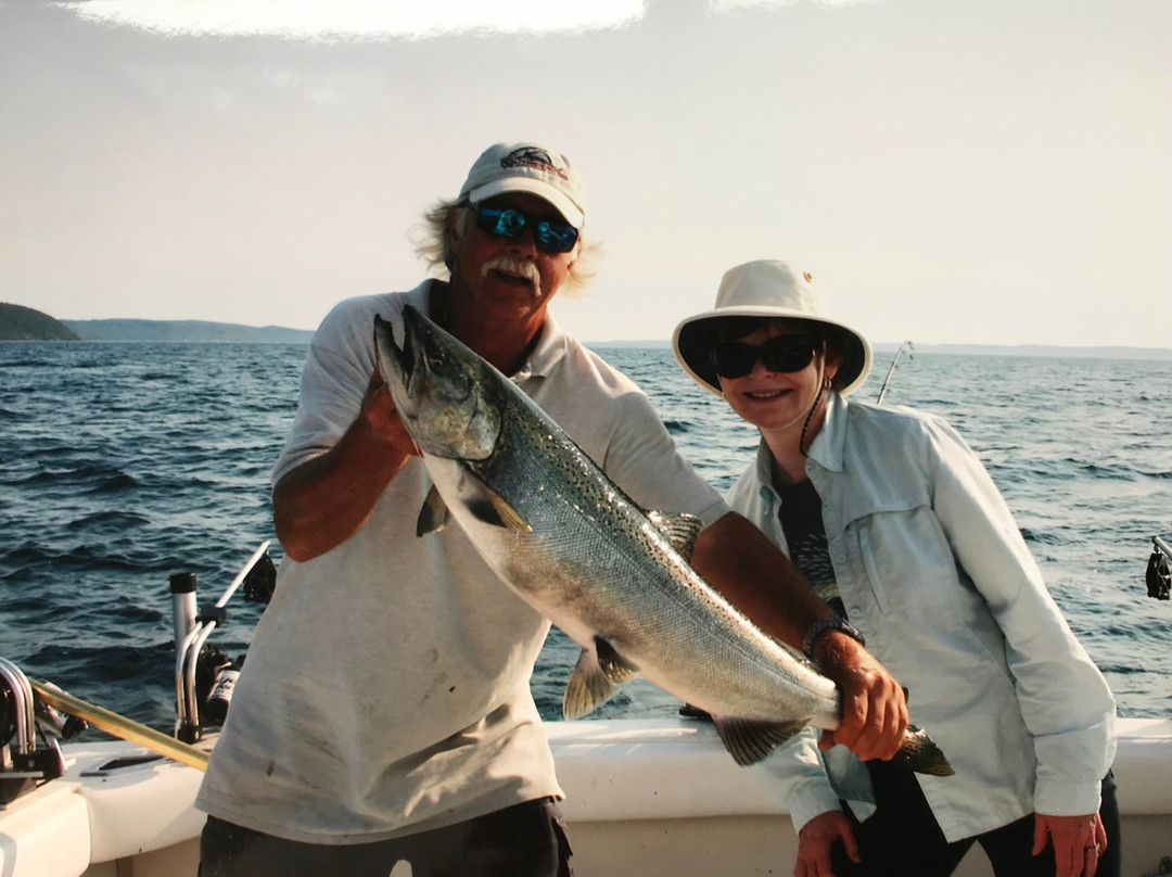 Schlitts Fishing Charters-特拉弗斯城必去景点