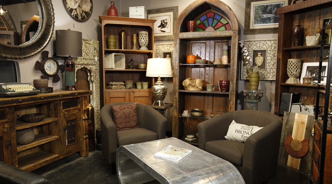 Finding Treasures for a Cure Thrift & Antique Store-林伍德必去景点