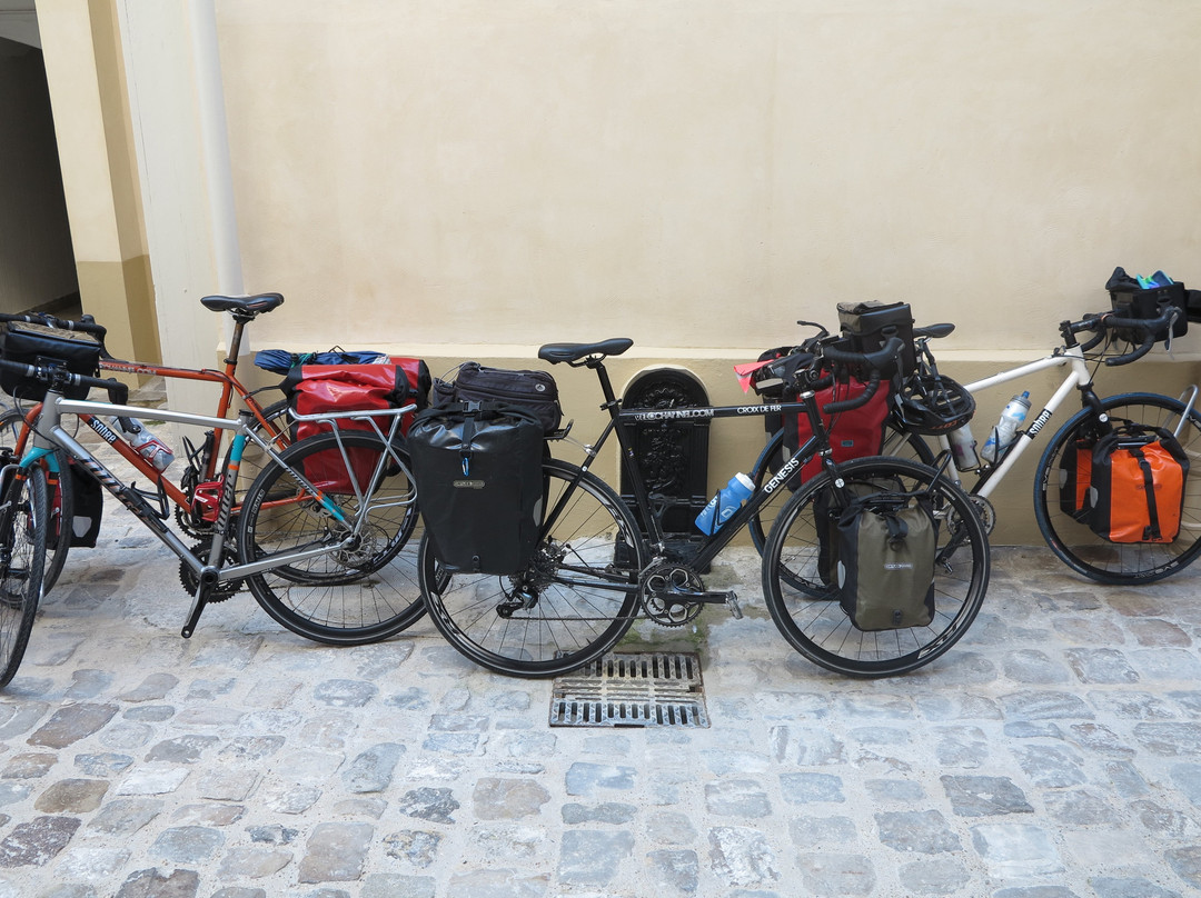 Fontainebleau Bike Rental景点图片