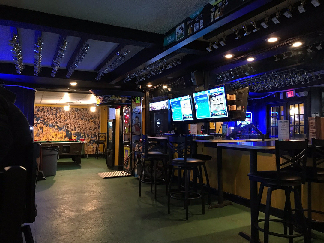 4th & Goal Sports Bar-摩根敦必去景点